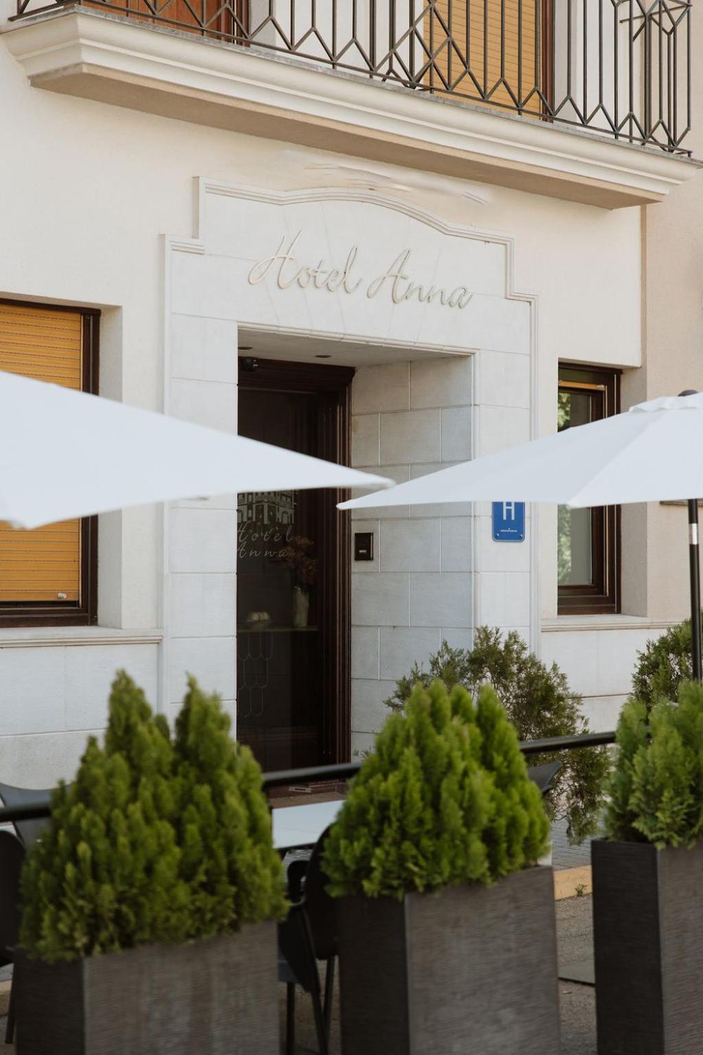 Anna Hotel 2*